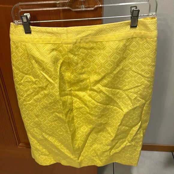 Dresses & Skirts - 𝅺woman’s yellow pencil skirt